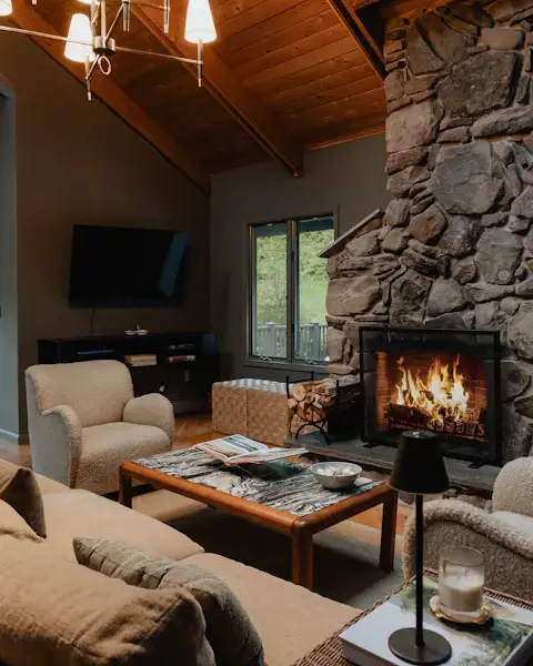 Salón con chimenea
